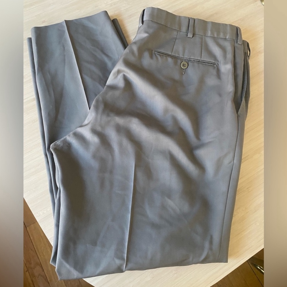 Ermenegildo Zegna men’s wool dress pants size 38 US. Made in Portugal.